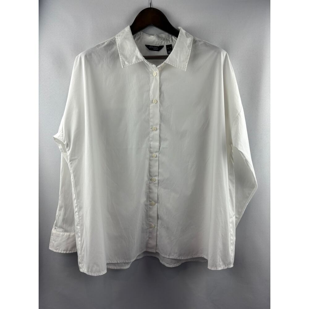 Women’s Attitudes by Renee XL White Button Up w/ Sequins